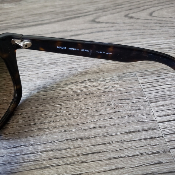 MAUI JIM - Sunglasses & case - Picture 11 of 16